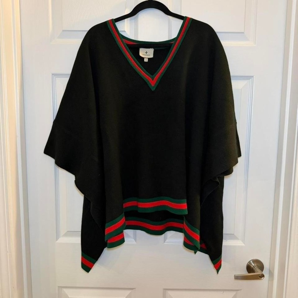 Tuckernuck Knit Poncho Black Green Red OS Preppy Equestrian Work Office